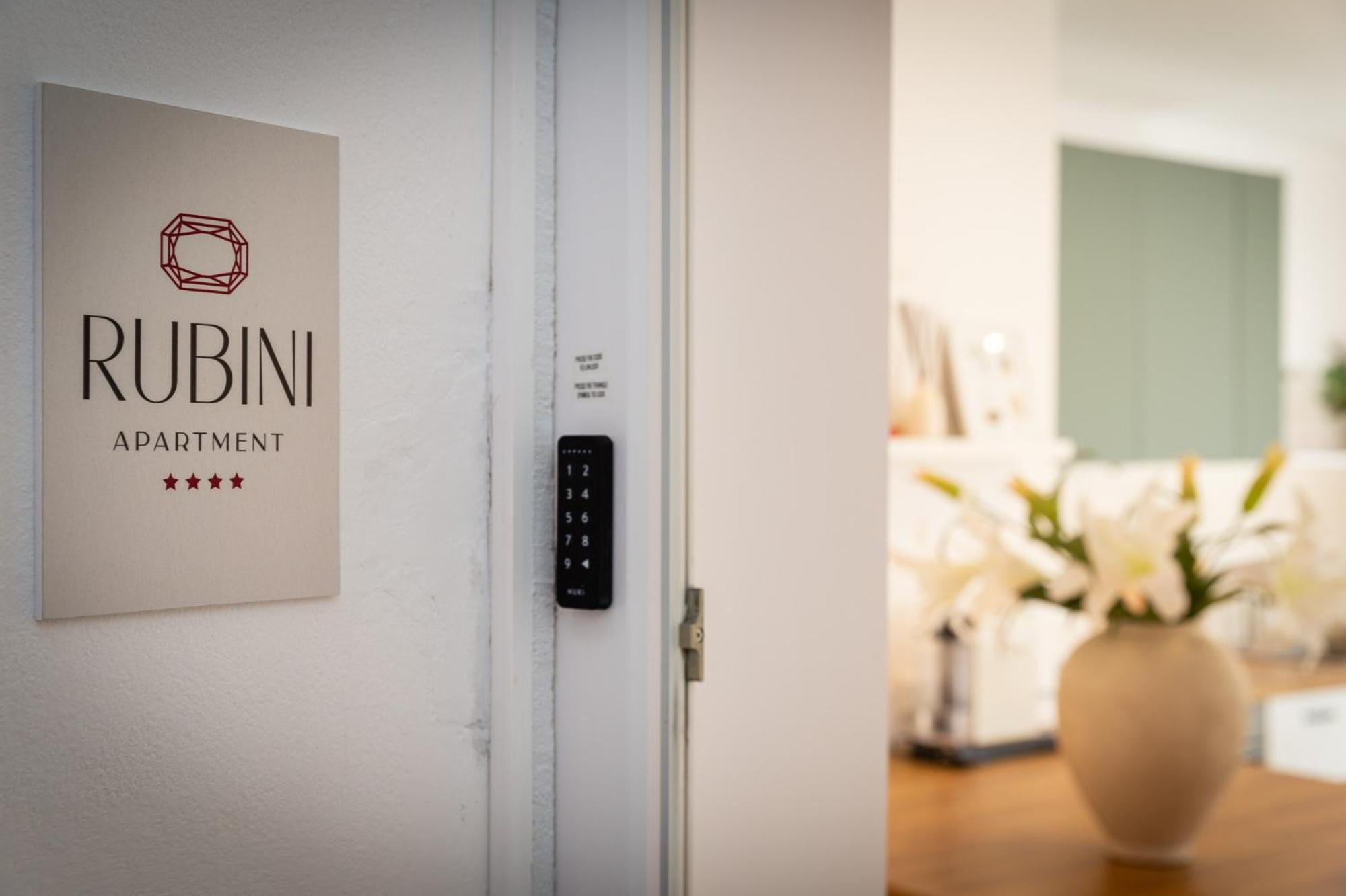 Rubini - Modern Apartment In The Heart Of Old روفينج المظهر الخارجي الصورة